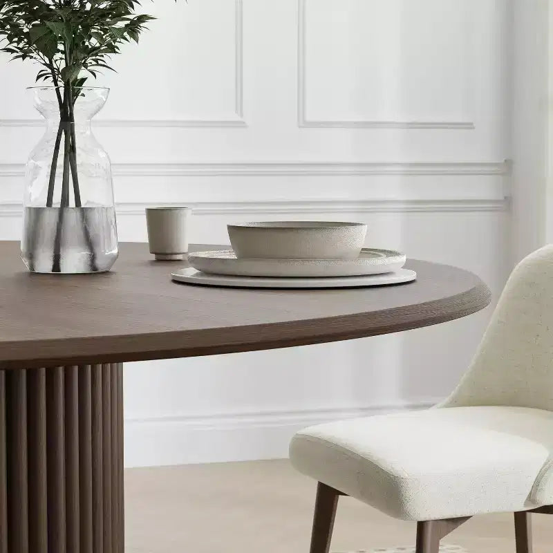 Tavolo da pranzo rotondo da 46" in legno massello di rovere con gambe a piedistallo in rattan intrecciato, 4 posti, nero