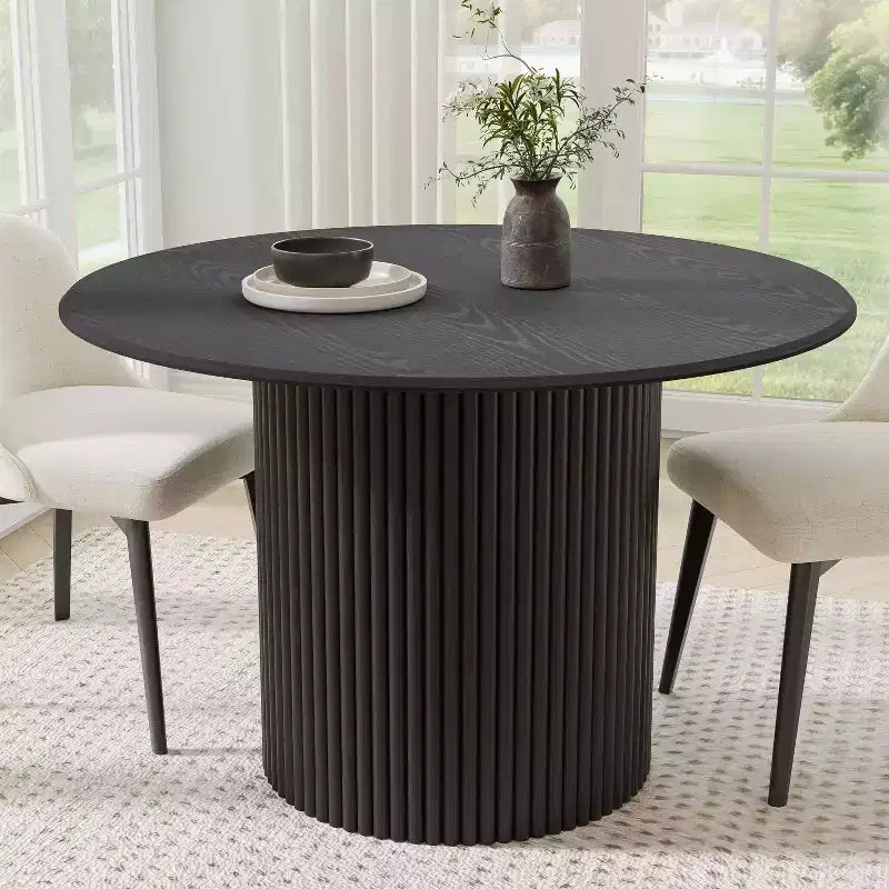 Tavolo da pranzo rotondo da 46" in legno massello di rovere con gambe a piedistallo in rattan intrecciato, 4 posti, nero