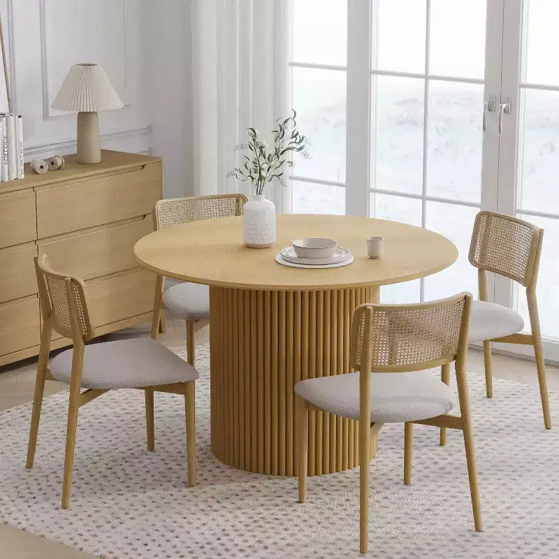 Tavolo da pranzo rotondo da 46" in legno massello di rovere con gambe a piedistallo in rattan intrecciato, 4 posti, nero
