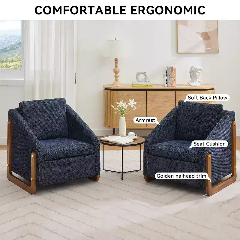 Poltrona Bernie in ciniglia con struttura in legno e borchie