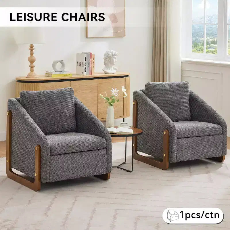 Poltrona Bernie in ciniglia con struttura in legno e borchie