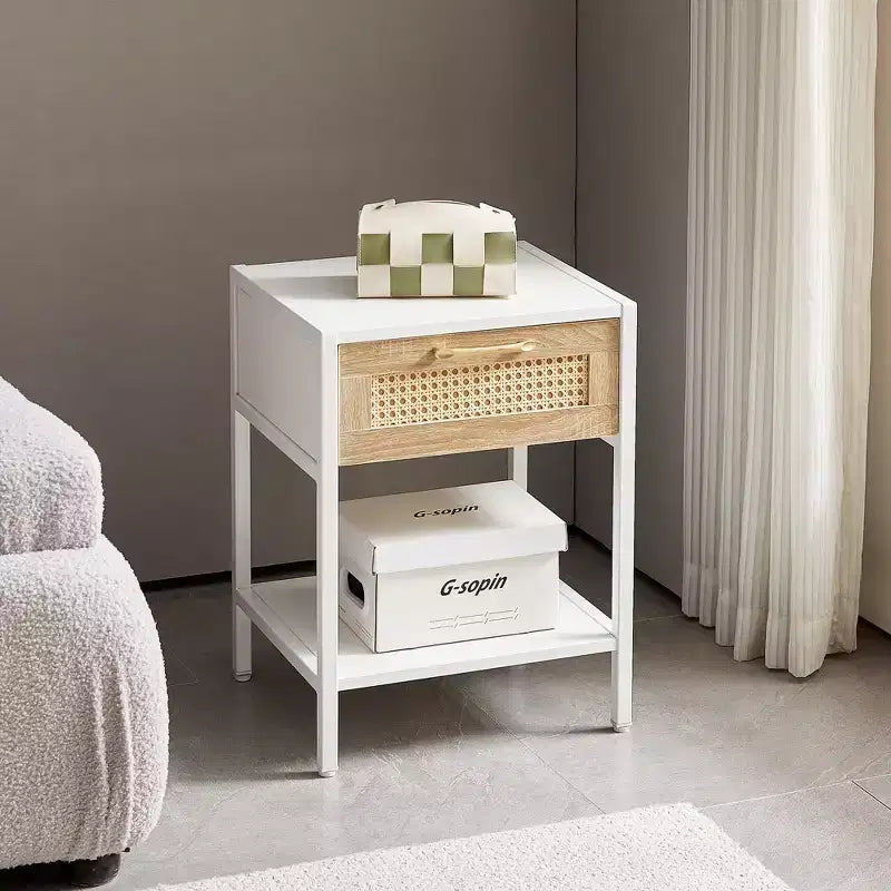 Tavolino Finale in Rattan con Cassetto, Comodino Moderno, Gambe in Metallo, Tavolino d'Appoggio per Soggiorno e Camera da Letto, Bianco