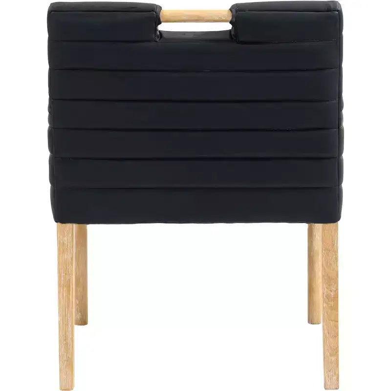 Sedia da pranzo Aimee con braccioli in pelle vegana, poltrona moderna imbottita, nera