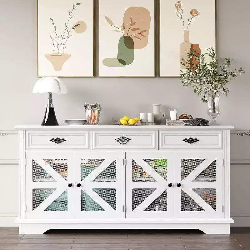 Credenza a buffet rustica da 63" con 3 cassetti, 4 ante a griglia e stazione di ricarica