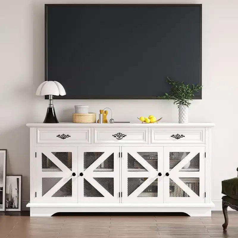 Credenza a buffet rustica da 63" con 3 cassetti, 4 ante a griglia e stazione di ricarica