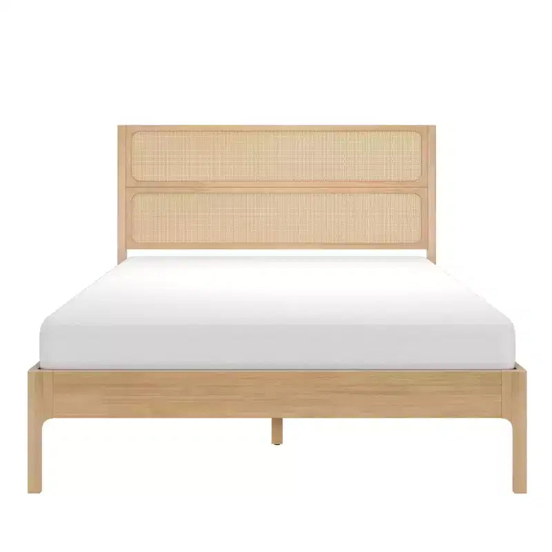 Letto matrimoniale in rattan con testiera intrecciata, struttura in legno massello di pino, aspetto naturale