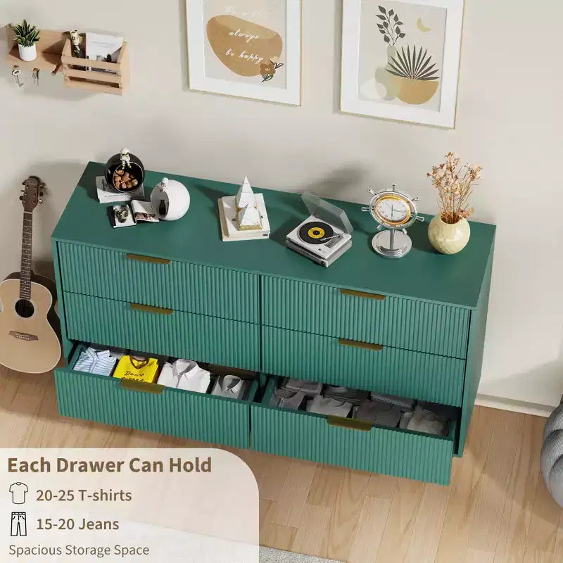 Cassettiera moderna a 6 cassetti nera con scanalature, comò ampio in legno con maniglie e gambe in metallo dorato, grande organizer per camera da letto, soggiorno e ingresso