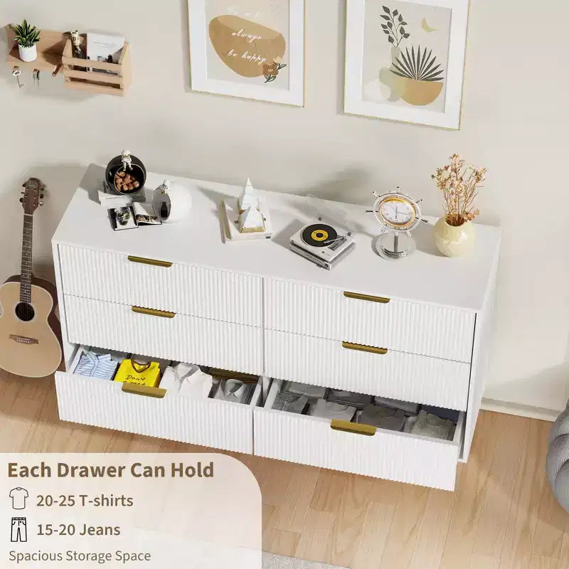 Cassettiera moderna a 6 cassetti nera con scanalature, comò ampio in legno con maniglie e gambe in metallo dorato, grande organizer per camera da letto, soggiorno e ingresso