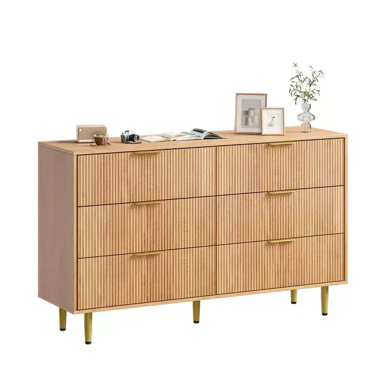 Cassettiera moderna a 6 cassetti nera con scanalature, comò ampio in legno con maniglie e gambe in metallo dorato, grande organizer per camera da letto, soggiorno e ingresso