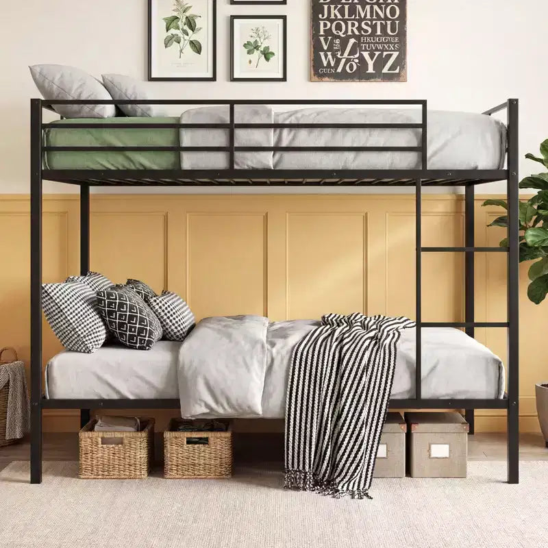 Letto a castello in metallo una piazza e mezza su una piazza e mezza, per carichi pesanti con ringhiera di sicurezza e scaletta incorporata, nero