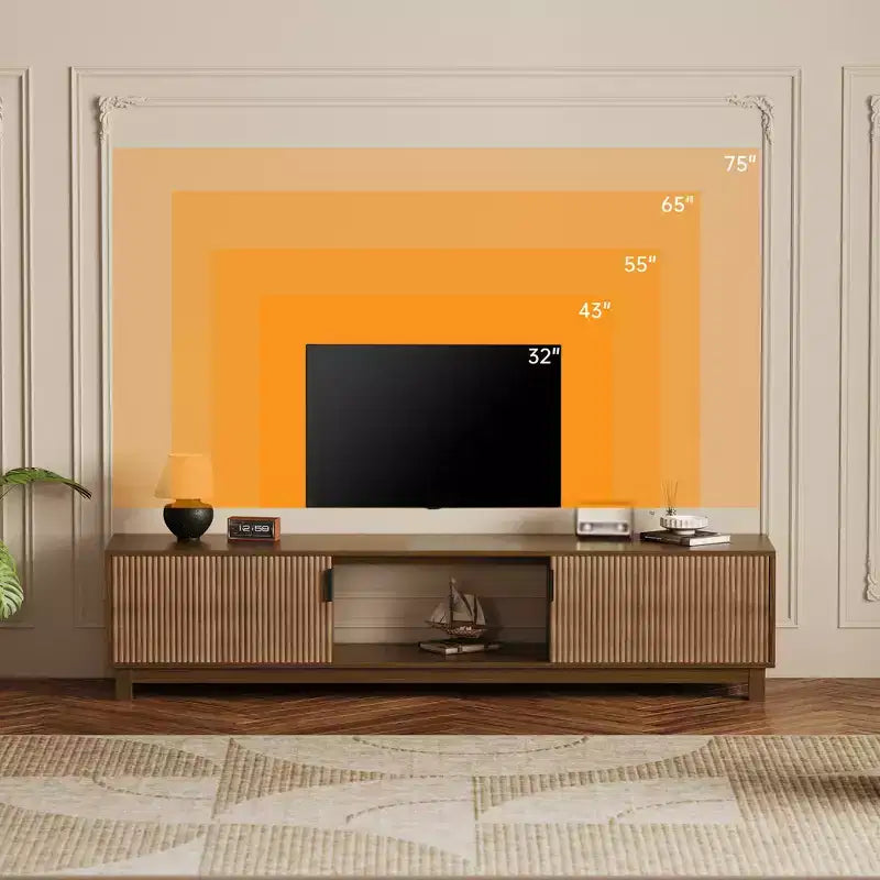 Mobile TV moderno di metà secolo con scanalature e ripiani aperti, adatto a TV da 55-80", noce